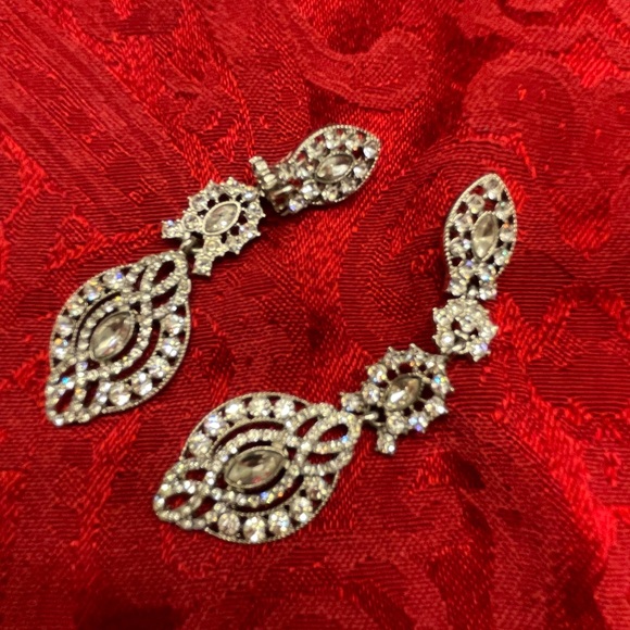Bridal or event long drop earrings. - Picture 3 of 4